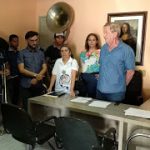 Moésio Loiola regulamenta lei que concede salário mínimo para escola de música em Campos Sales