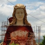 Pároco de Campos Sales visita obra de confecção da imagem de Nossa Senhora da Penha