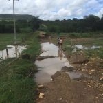 Chuva de 160 milímetros em Santana do Cariri, no Ceará, deixa estrada destruída