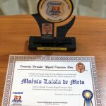 EX DEPUTADO E ATUAL PREFEITO DE CAMPOS SALES MOÉSIO LOIOLA RECEBE IMPORTANTE COMENDA NA CIDADE DE PACUJÁ