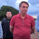 BOLSONARO AVISA: USARÁ CANETA CONTRA QUEM ESTÁ “SE ACHANDO”