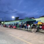 PAIS E FILHOS PASSAM DIA E NOITE EM FILA PARA GARANTIR VAGA PARA O ANO LETIVO DE 2022 EM ESCOLA ESTADUAL NO MUNICÍPIO DE CAMPOS SALES