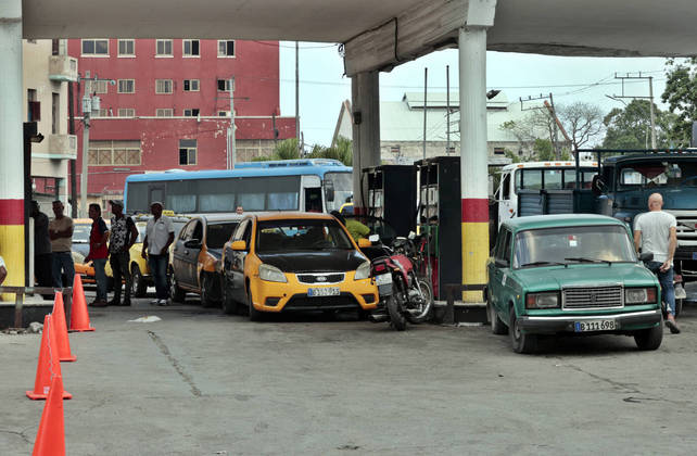 Ditadura de Cuba sofre crise de combustíveis e cancela festa do Dia do Trabalho pela 1ª vez em 64 anos