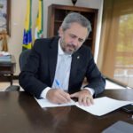 Elmano terá agenda individual com os 184 prefeitos no Abolição
