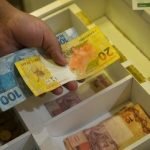 Proposta do governo para orçamento de 2024 prevê aumento do salário mínimo para R$ 1.421