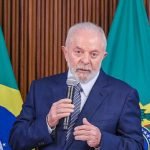 Lula deixa assinado decreto do salário mínimo de R$ 1.412 em 2024