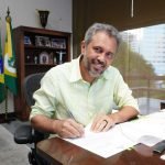 Governador Elmano encaminha projeto de lei que amplia licença paternidade para servidores estaduais