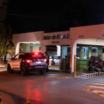 COM A POLÍCIA NA PORTA, BOLSONARO AGUARDA DECISÃO SOBRE PRISÃO PREVENTIVA