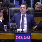 Governo corre para aprovar isenção do IR de até R$ 5.000 antes do julgamento de Bolsonaro