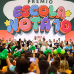 PRÊMIO ESCOLA NOTA 10: GOVERNO DO CEARÁ ENTREGA 434 PREMIAÇÕES PARA ESCOLAS PÚBLICAS COM MELHORES RESULTADOS NO SPAECE 2024