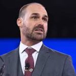 Moraes dá cinco dias para PGR se manifestar sobre prisão de Eduardo Bolsonaro