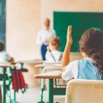 Sancionado piso salarial para professores da educação básica; mudança terá impacto de R$ 8 bi para os municípios em 2026