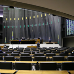 CÂMARA DOS DEPUTADOS ABRE CONCURSO PÚBLICO COM SALÁRIOS DE R$ 32 MIL